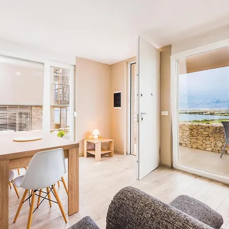 Apartment Beautiful In With Kitchen Povljana