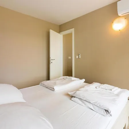 2 Bedroom Amazing Apartment In Povljana Povljana