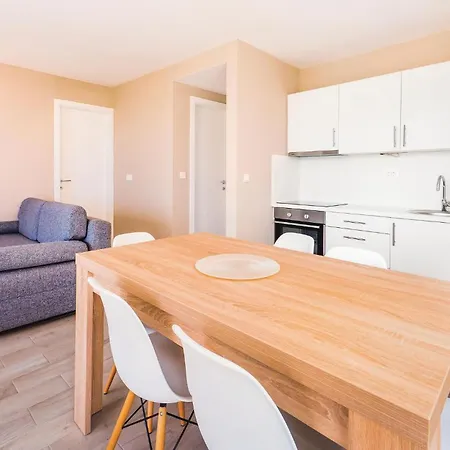 Apartment Beautiful In With Kitchen Povljana