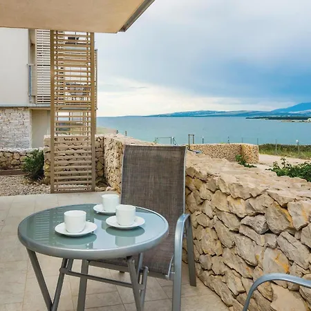 2 Bedroom Amazing Apartment In Povljana Povljana
